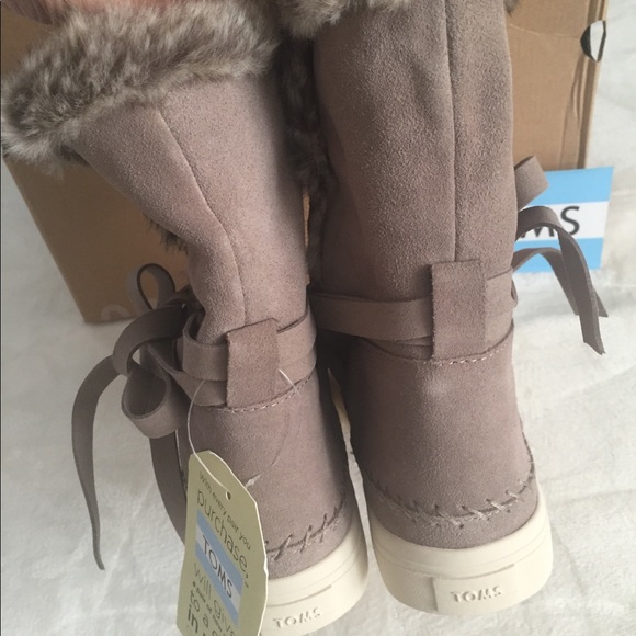 TOMS Vista Faux Fur Lined Suede Boot - Picture 4 of 13